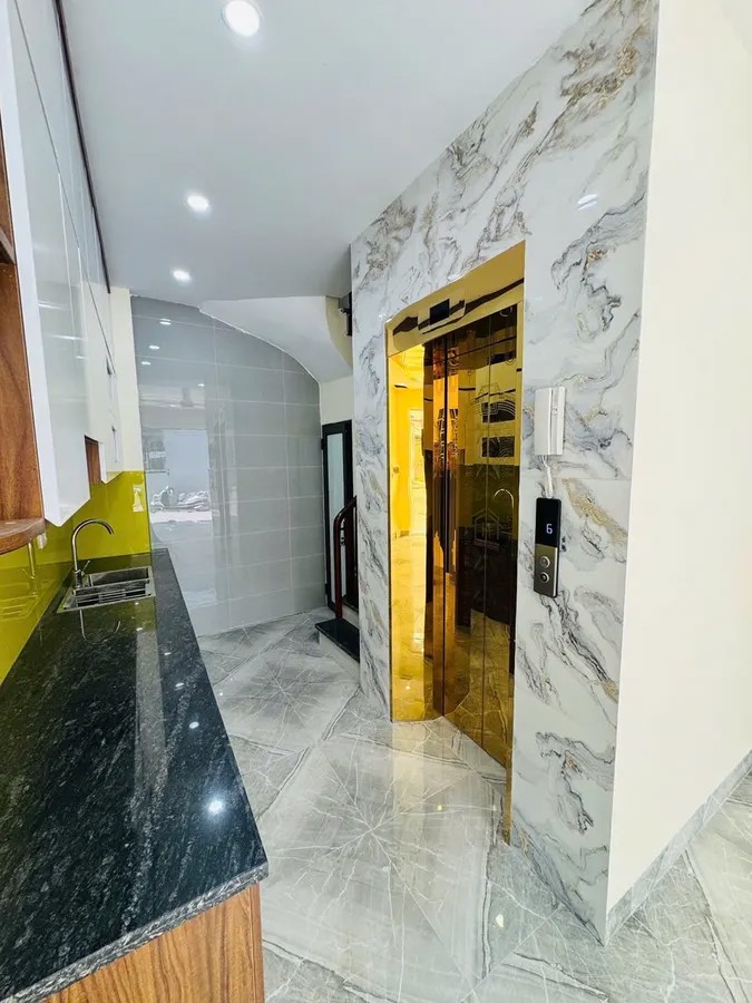NHÀ MỚI ĐỦ NỘI THẤT O TOO VÀO Bát Khối 33m2 X 6 tầng 7.9 tỷ Long Biên Hà Nội