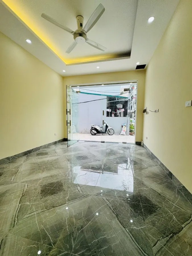 NHÀ MỚI ĐỦ NỘI THẤT O TOO VÀO Bát Khối 33m2 X 6 tầng 7.9 tỷ Long Biên Hà Nội