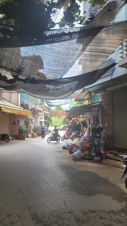 Bán đất tặng nhà Yên Nghĩa 65m, vị trí đẹp, Ô tô vào nhà, ngõ thông, rộng thoáng giá 8.8 tỷ