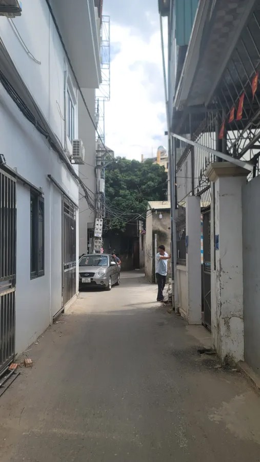 Bán đất tặng nhà Yên Nghĩa 65m, vị trí đẹp, Ô tô vào nhà, ngõ thông, rộng thoáng giá 8.8 tỷ