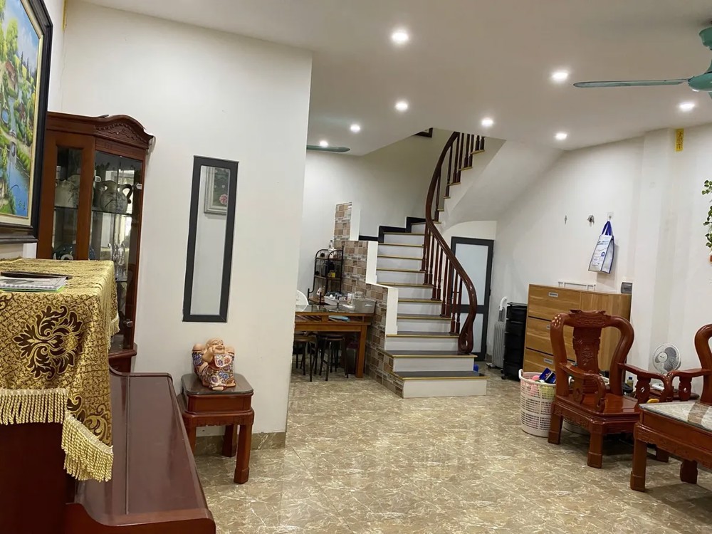BÁN NHÀ RIÊNG Gia Quất 52.7m2 X 4 tầng MT8m, 9.15 Tỷ Long Biên Hà Nội