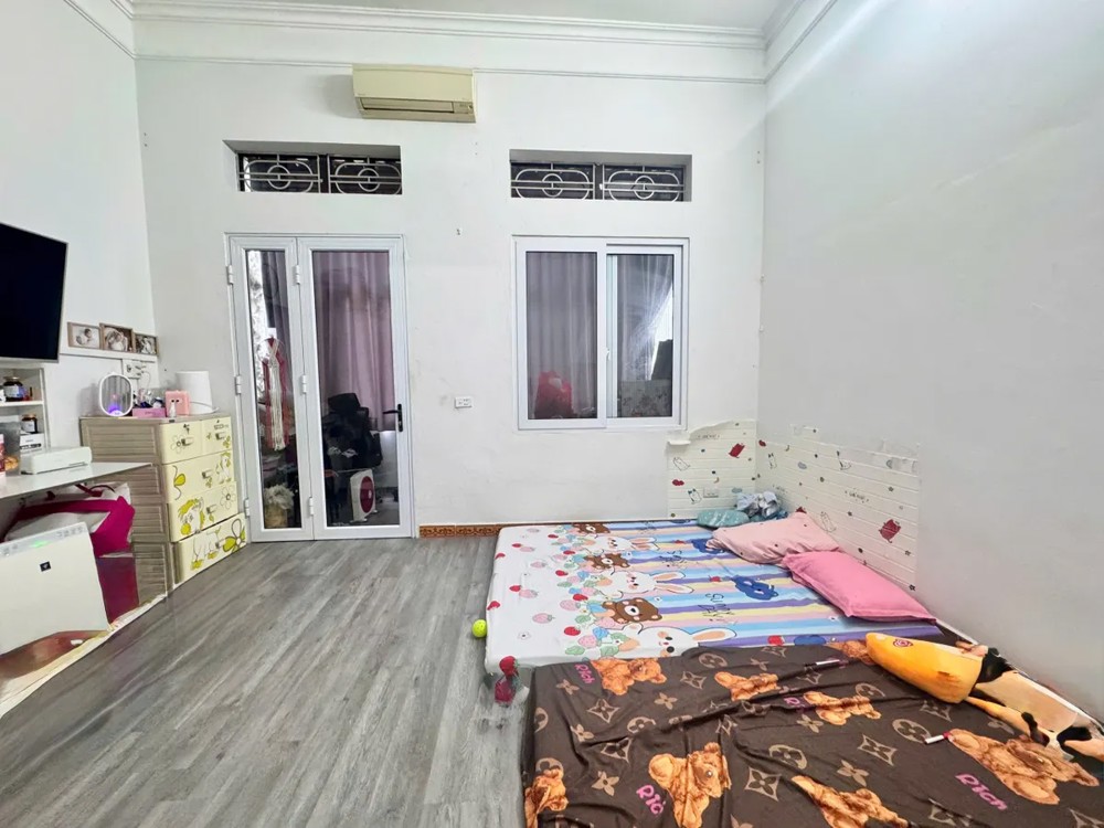 BÁN NHÀ RIÊNG Phố Nguyễn Văn Cừ 56m2 X 5 Tầng MT4m,9.5 Tỷ Long Biên