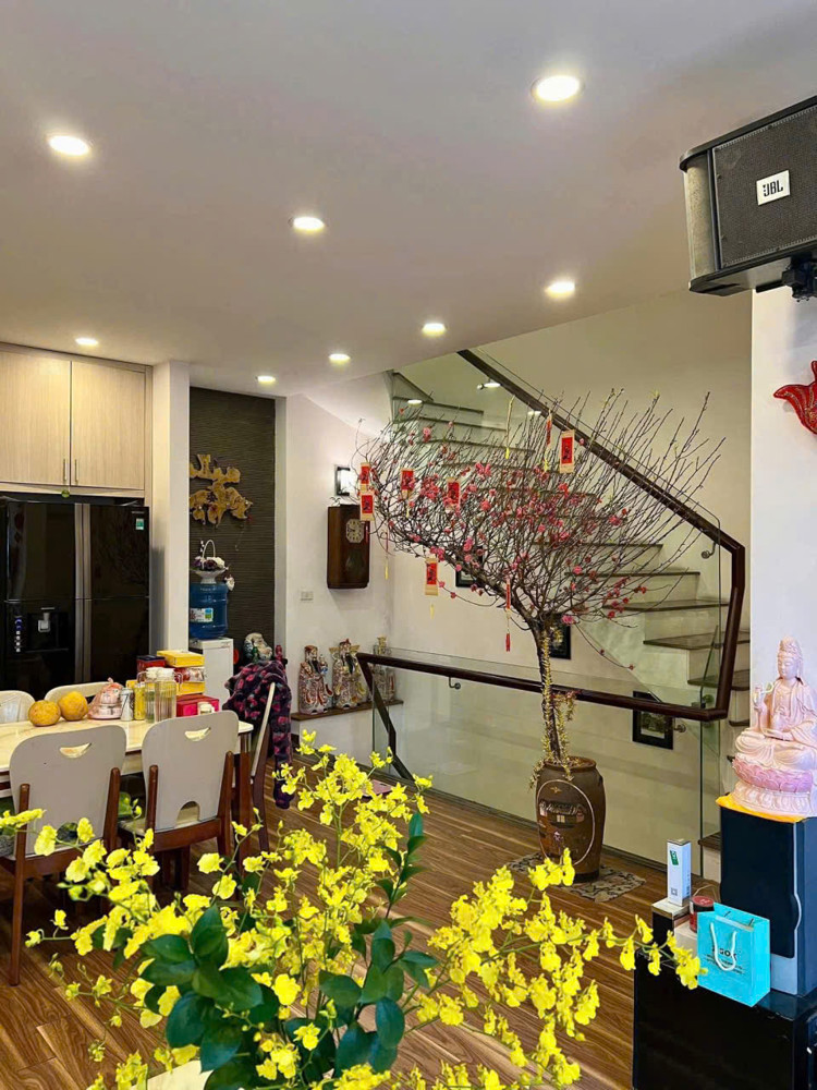 NGỌC THUỴ - LÔ GÓC - GẦN PHỐ - 5 TẦNG- NHÀ ĐẸP  Ở LUÔN- 60 m,  mt 6m,  12 tỷ Long Biên