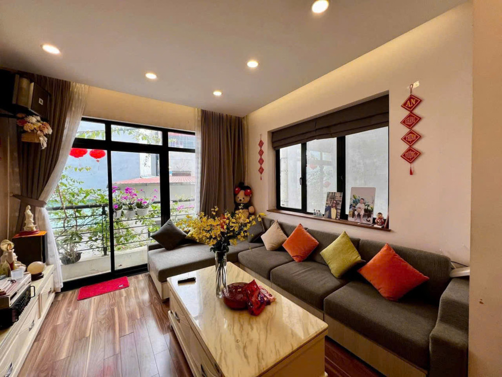 NGỌC THUỴ - LÔ GÓC - GẦN PHỐ - 5 TẦNG- NHÀ ĐẸP  Ở LUÔN- 60 m,  mt 6m,  12 tỷ Long Biên