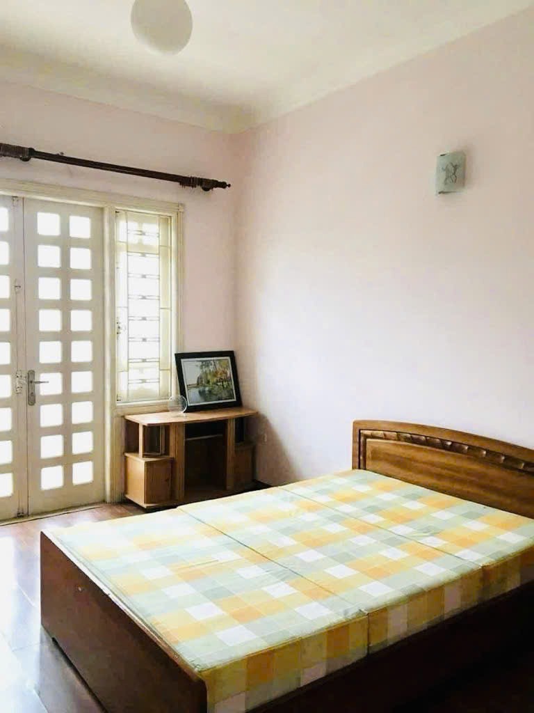 Bán Gấp Nhà Lạc Long Quân, Tây Hồ - 58m², 3 Tầng, Ô Tô Đỗ Cửa - Giá 11.8 Tỷ
