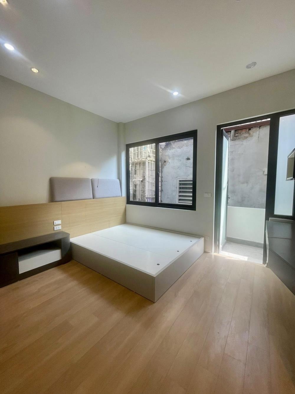 Siêu phẩm phân lô Hoàng Cầu 62m2, 5 tầng, thang máy, ô tô đỗ cửa - Giá 27.9 tỷ