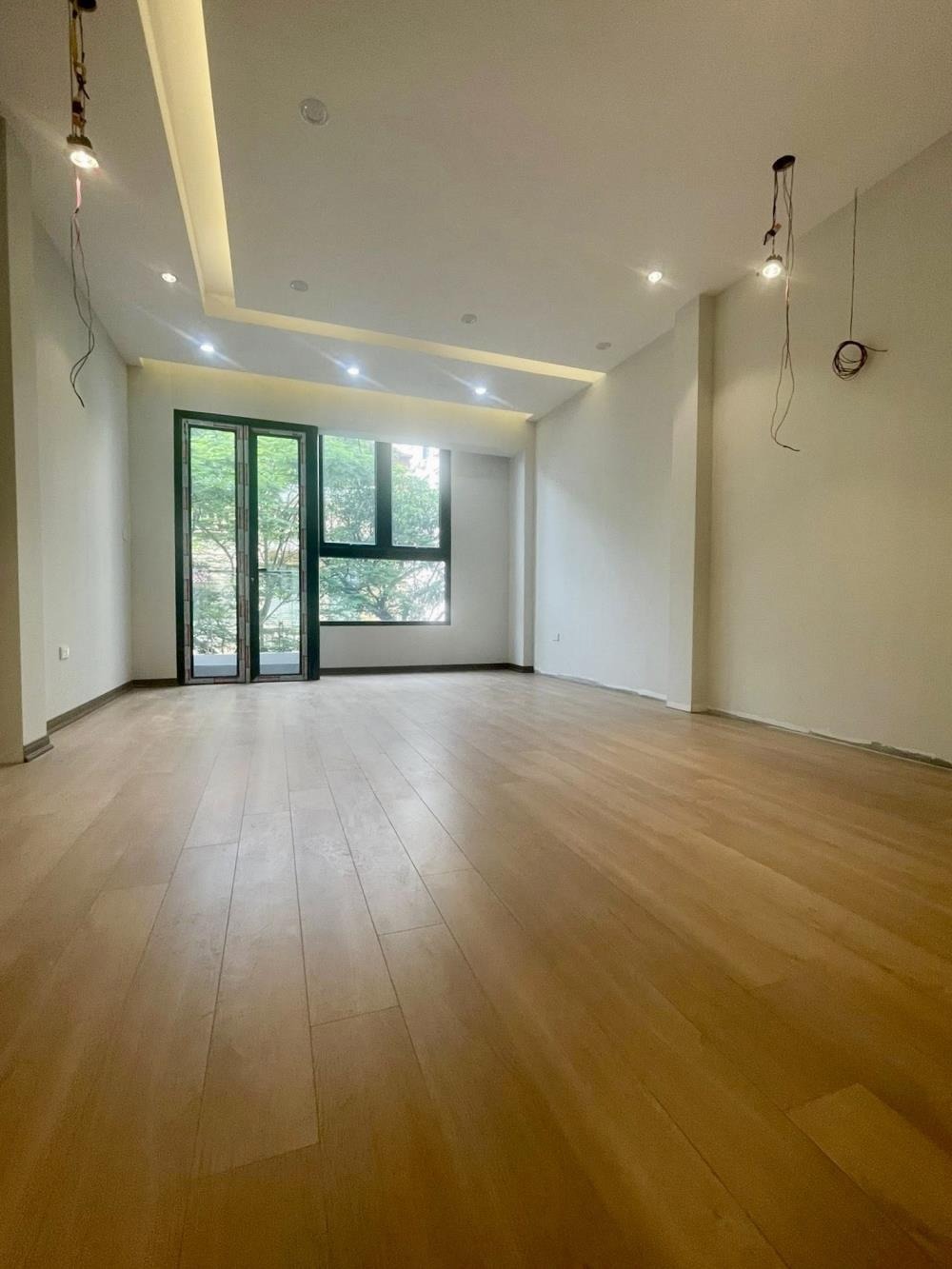 Siêu phẩm phân lô Hoàng Cầu 62m2, 5 tầng, thang máy, ô tô đỗ cửa - Giá 27.9 tỷ
