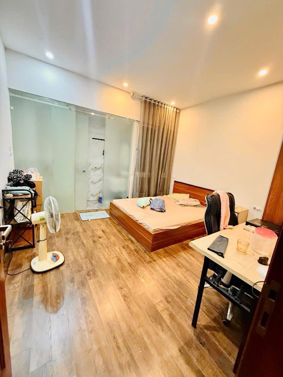 Bán Nhà Mặt Phố Mai Anh Tuấn, View Hồ Hoàng Cầu - 33 Tỷ