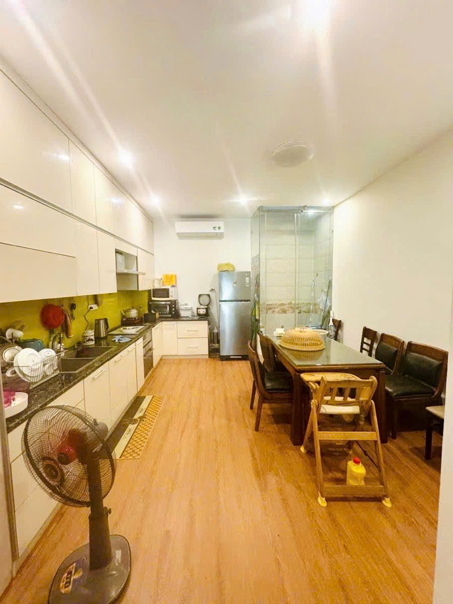Nhà Mặt Phố Mai Anh Tuấn View Hồ Hoàng Cầu - Vị Trí Đắc Địa, Giá Tốt