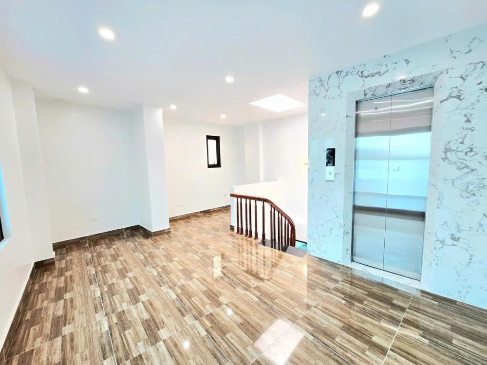Bán Nhà Phố Vĩnh Phúc, Ba Đình: 50m², 7 Tầng, Thang Máy, Lô Góc, Ô Tô Tránh, Kinh Doanh