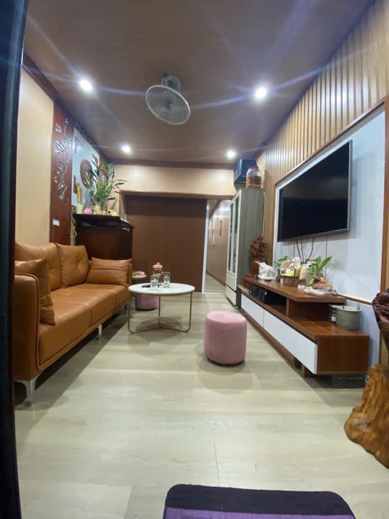 Bán nhà Thạch Bàn - 50m2, Sổ Đỏ, 2.6 Tỷ - Ô Tô Đỗ Cửa