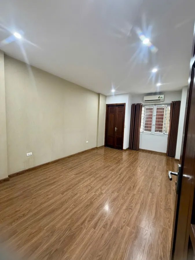 NHÀ MỚI Ở LUÔN  Đường Láng 38m2 X 5 tầng 8.3 tỷ Đống Đa Hà Nội 