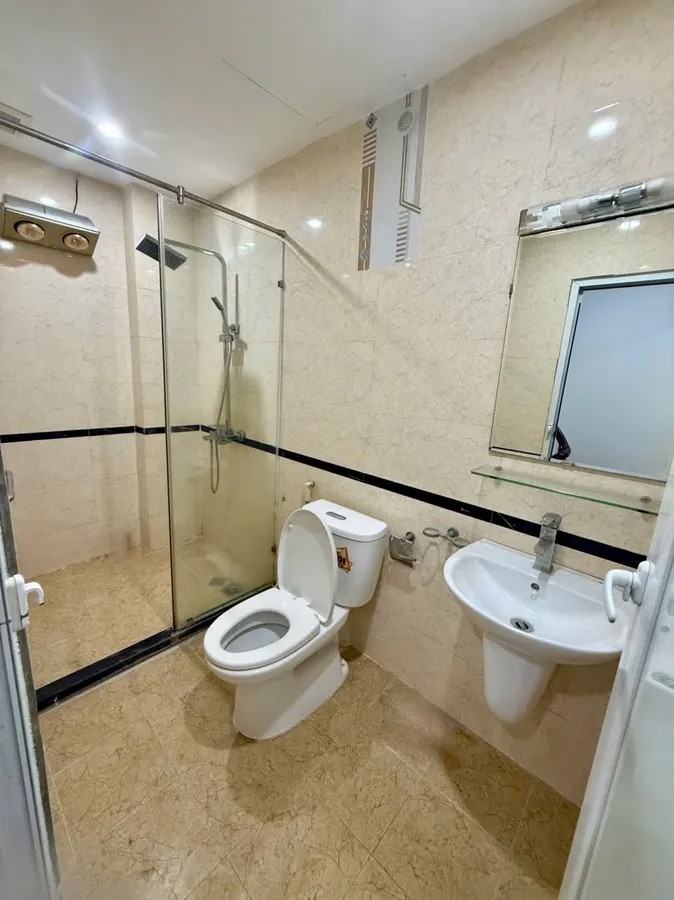 NHÀ MỚI Ở LUÔN  Đường Láng 38m2 X 5 tầng 8.3 tỷ Đống Đa Hà Nội 