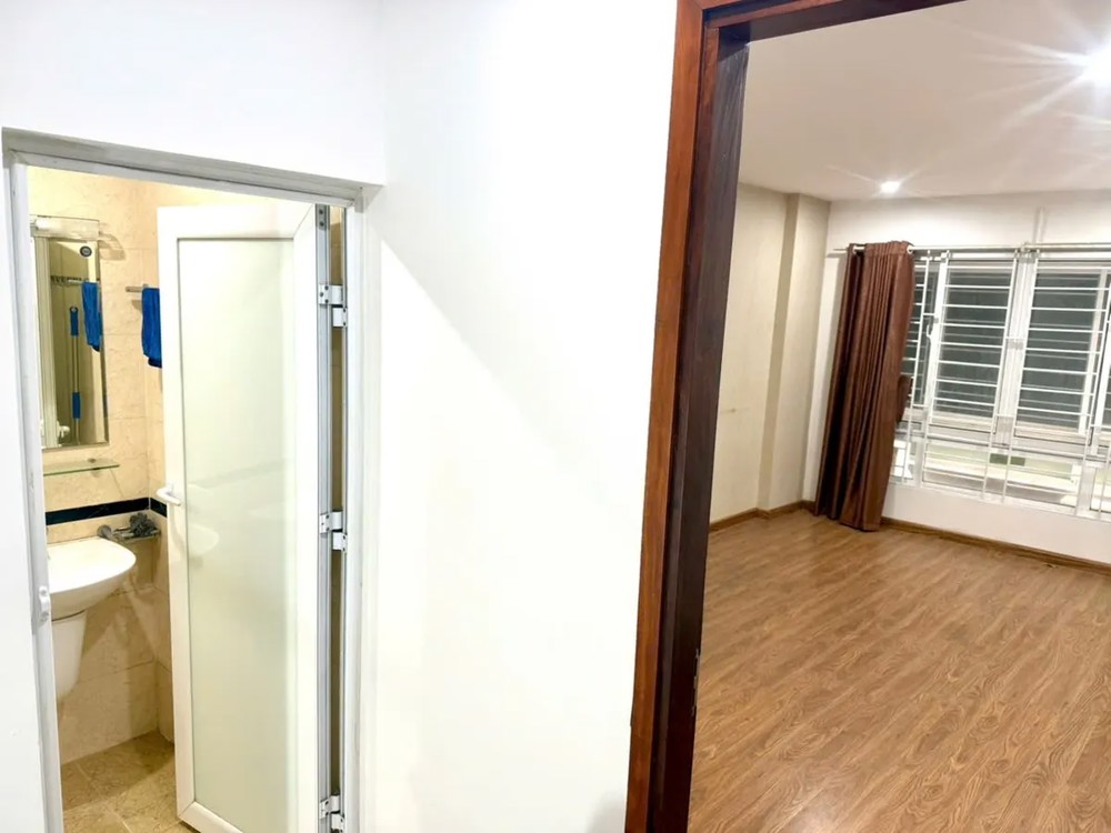 NHÀ MỚI Ở LUÔN  Đường Láng 38m2 X 5 tầng 8.3 tỷ Đống Đa Hà Nội 