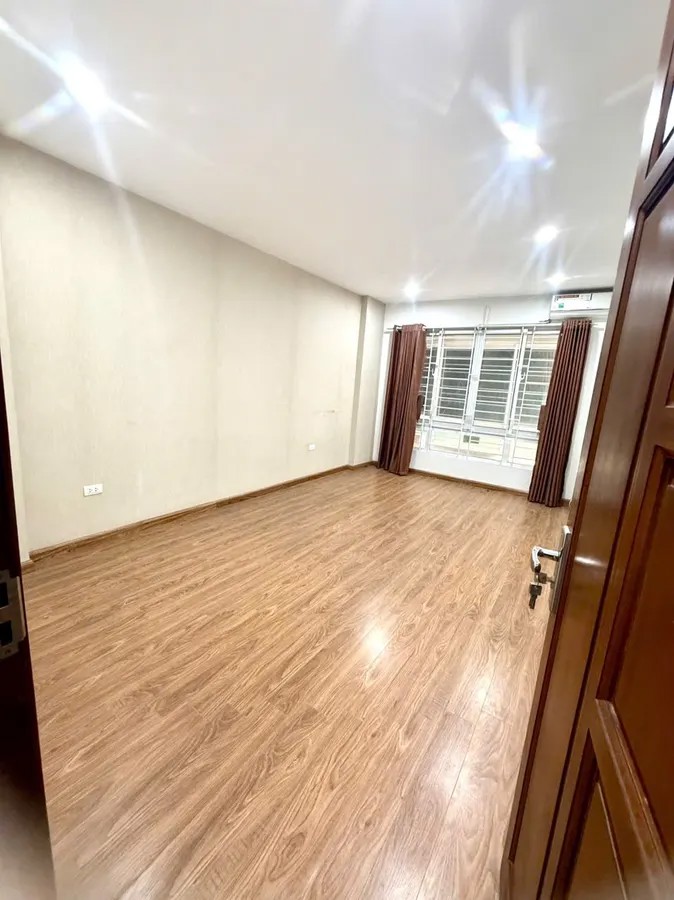 NHÀ MỚI Ở LUÔN  Đường Láng 38m2 X 5 tầng 8.3 tỷ Đống Đa Hà Nội 