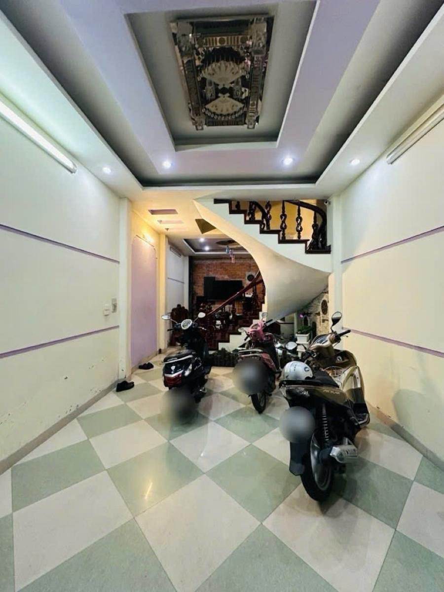 Bán nhà khu VIP Cầu Giấy - Phan Văn Trường - 40m² - 5 Tầng - 20.2 Tỷ