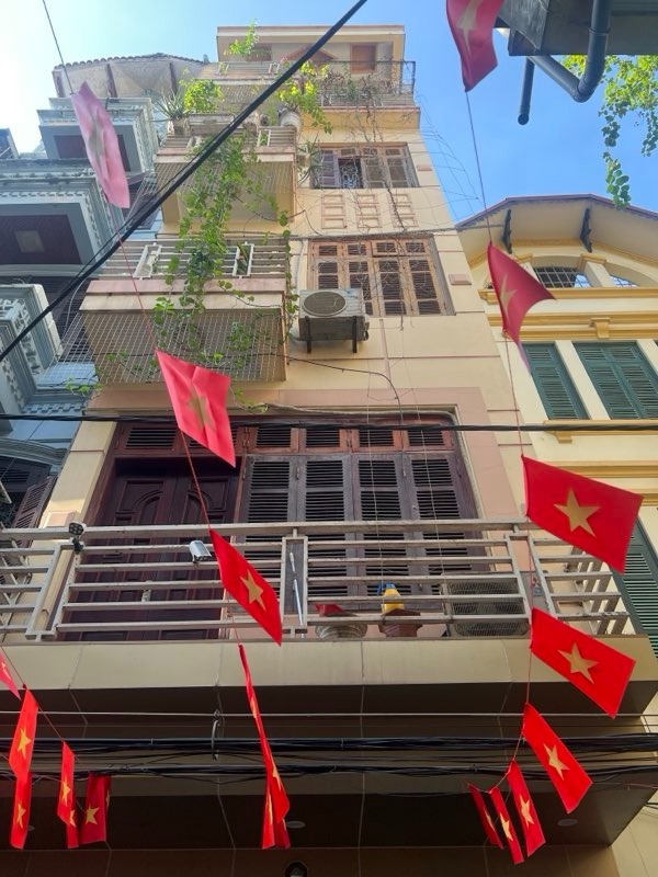 Bán nhà khu VIP Cầu Giấy - Phan Văn Trường - 40m² - 5 Tầng - 20.2 Tỷ