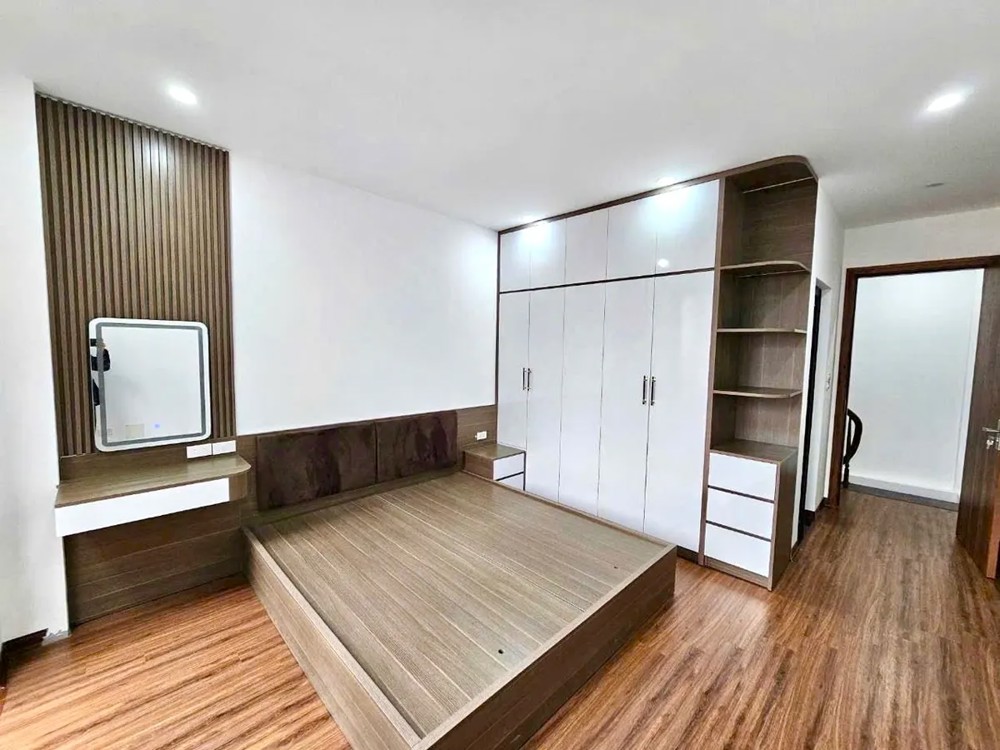 NHÀ MỚI ĐẸP Phố Ngọc Lâm 33m2 X 5 tầng X 7.3 tỷ Long Biên Hà Nội