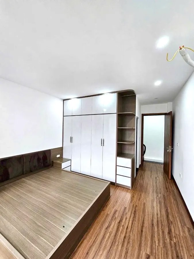 NHÀ MỚI ĐẸP Phố Ngọc Lâm 33m2 X 5 tầng X 7.3 tỷ Long Biên Hà Nội