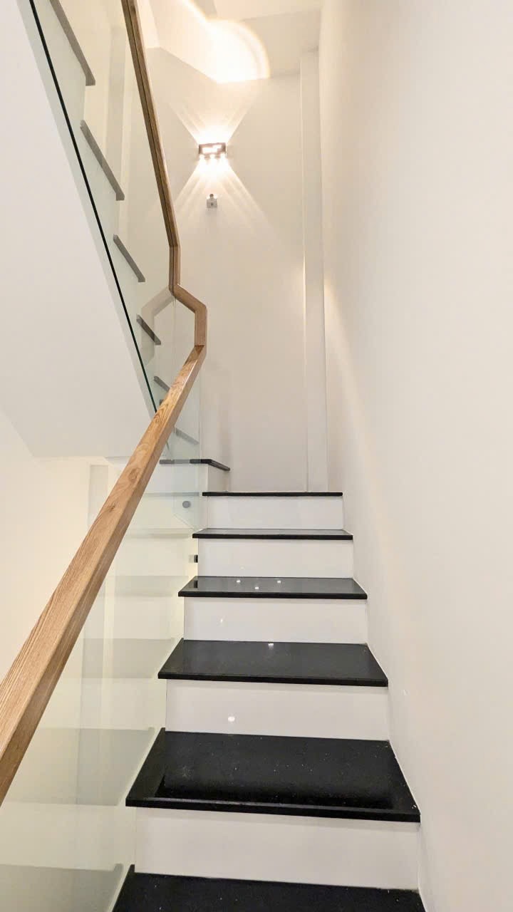 Bán Nhà Quận 10 - 31.5m² - 4 Tầng - Chỉ 6 Tỷ - Vị Trí Đắc Địa
