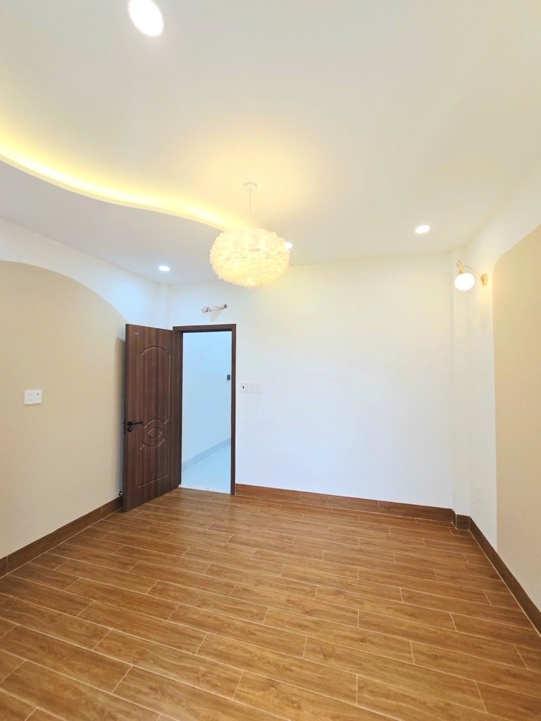 Bán nhà 3 tầng Thủ Đức - Hẻm xe hơi, Nội thất xịn - Giá 4.85 tỷ