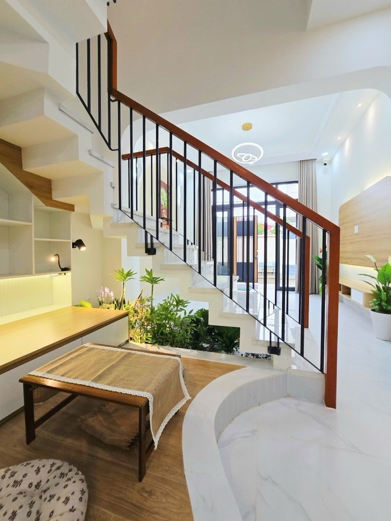 Bán nhà 3 tầng Thủ Đức - Hẻm xe hơi, Nội thất xịn - Giá 4.85 tỷ