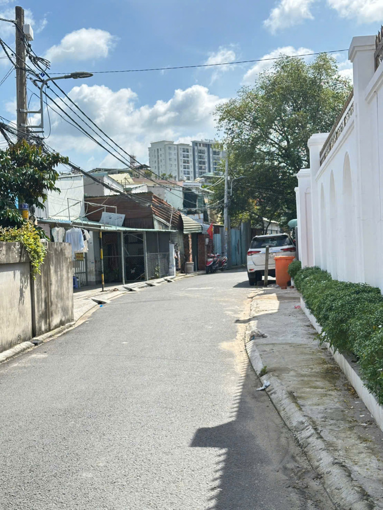 BÁN NHÀ ẤP TAM ĐÔNG 2,THỚI TAM THÔN HÓC MÔN- XE HƠI 7 CHỖ NGỦ TRONG NHÀ - 5x22M - GIÁ CHỈ 4,35 TỶ