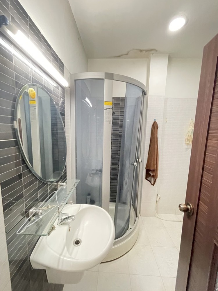 Bán nhà Đường Khuông Việt - 96m2, 4Tầng - Hẻm 7m xe tải thông