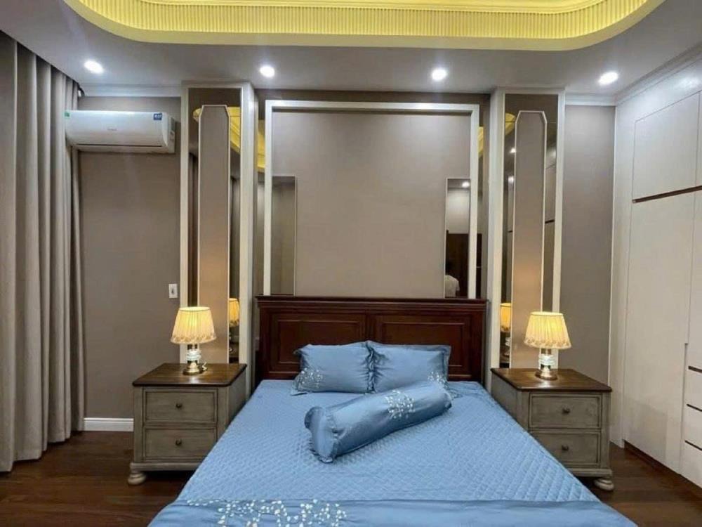 Bán nhà mặt phố Kim Mã 42m2, 32 tỷ - Mặt tiền 4.8m Hiếm Có