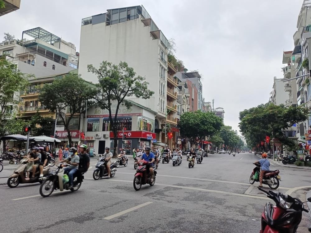 Nhà Mặt Phố Huế - Vị Trí VIP, Kinh Doanh Đỉnh Cao, Ô Tô Đỗ Cửa