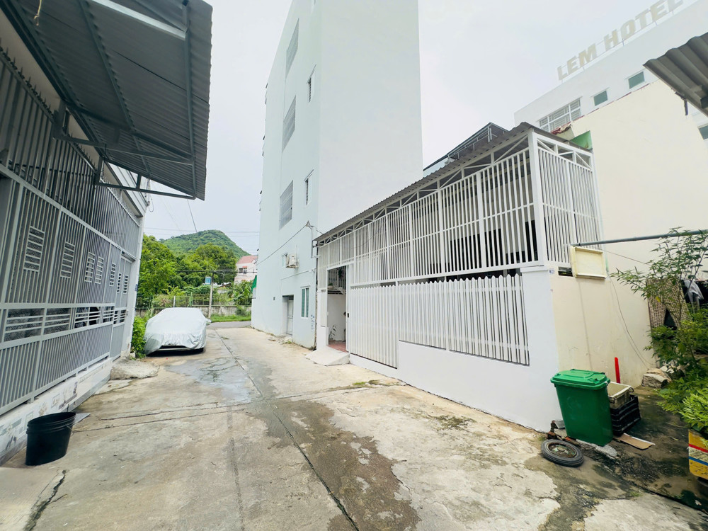 Bán nhà vị trí đẹp gần biển diện tích ngang 7,5m, tổng hơn 80m², thiết kế thoáng mát hiện đại