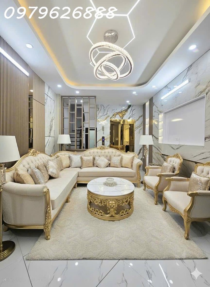 NHÀ PHỐ HOÀNG QUỐC VIỆT. FULL NỘI THẤT CAO CẤP, THANG MÁY,  Ô TÔ VÀO NHÀ. CHỈ VIỆC XÁCH VALI VỀ Ở