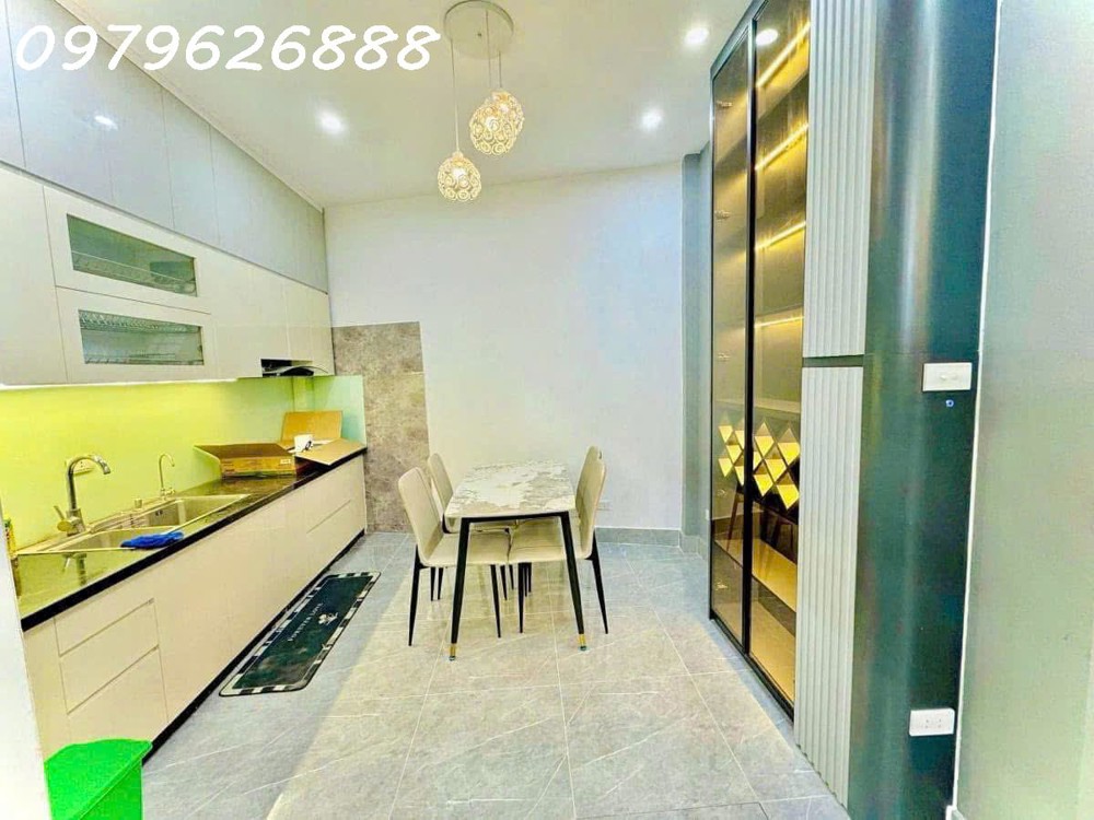 NHÀ PHỐ HOÀNG QUỐC VIỆT. FULL NỘI THẤT CAO CẤP, THANG MÁY,  Ô TÔ VÀO NHÀ. CHỈ VIỆC XÁCH VALI VỀ Ở