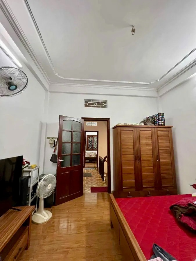 Bán nhà phân lô Hoàng Cầu 47m² x 4 tầng, Ô tô đỗ cửa, Gần Đại học