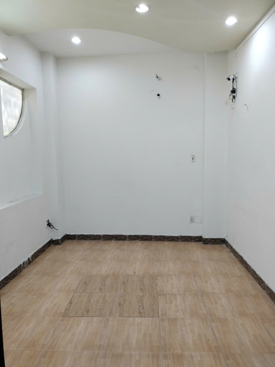 Bán Nhà 4 Tầng, Tô Hiến Thành, Quận 10: Vị Trí Đắc Địa, Diện Tích Rộng