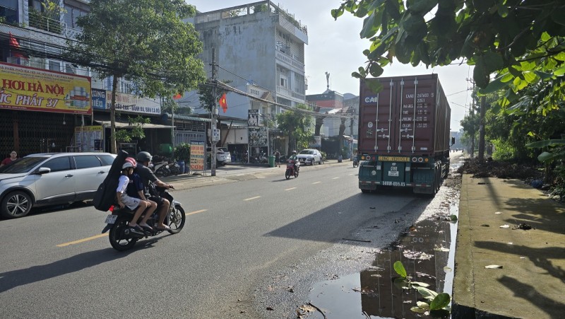 Bán nhà 5 Tầng,đường nhựa 26M thông tứ tung,thu nhập 500TR/năm,giá đầu tư