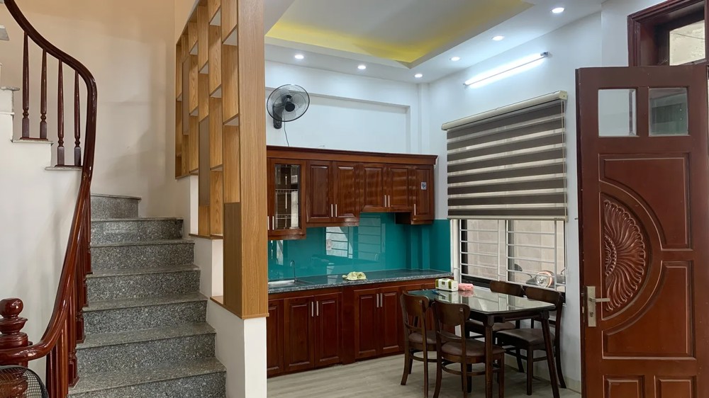 BÁN NHÀ RIÊNG Phố Trạm 36m2 X 4 tầng MT 6m, 6.8 Tỷ Long Biên Hà Nội
