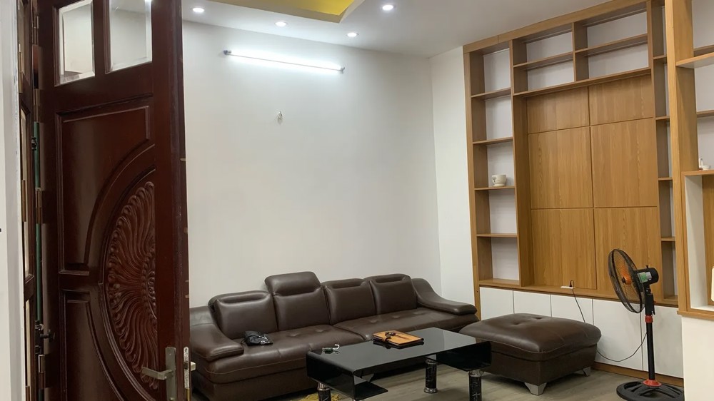 BÁN NHÀ RIÊNG Phố Trạm 36m2 X 4 tầng MT 6m, 6.8 Tỷ Long Biên Hà Nội