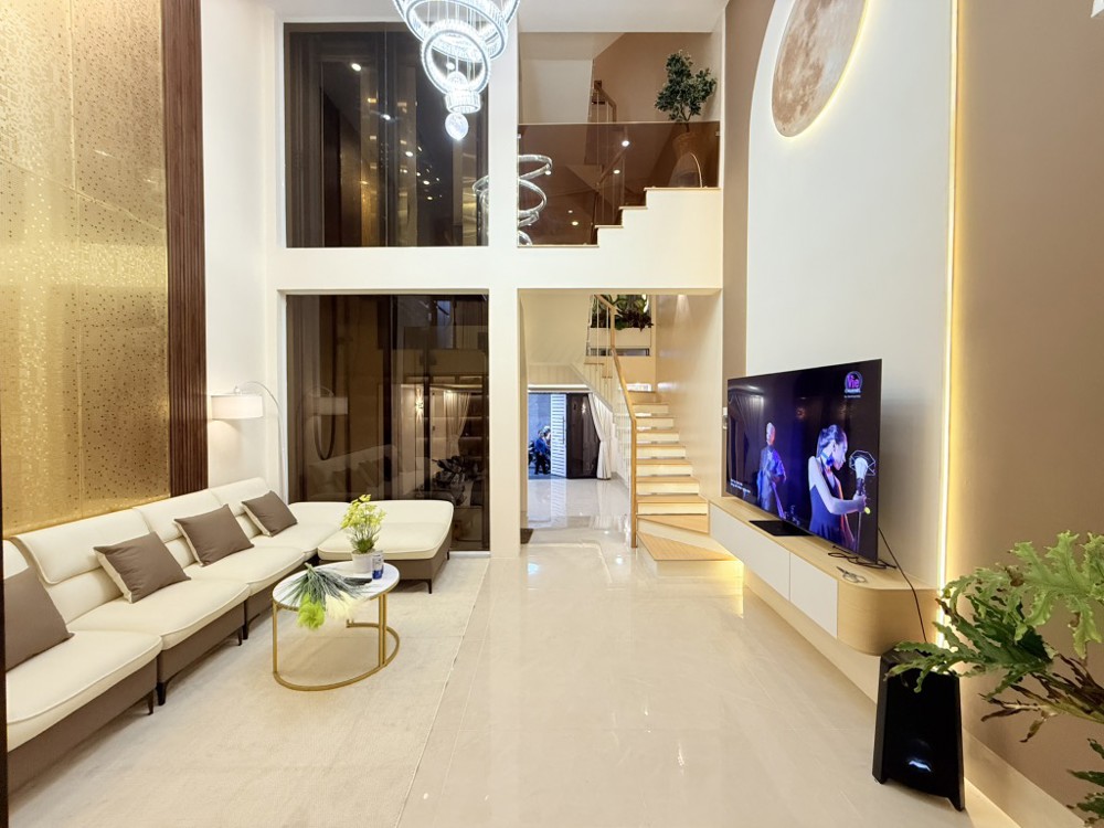 Gò Vấp nhà trong ngõ 5 tầng, 80m2, 4 phòng ngủ, sổ hồng trao tay, giá hời chỉ 9.5 tỷ - Cơ hội an cư