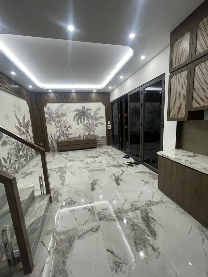NHÀ MƯỚI 5 TẦNG Phố Thượng Thanh 30m2 mặt tiền 6.6m 6.8 tỷ Long Biên Hà Nội