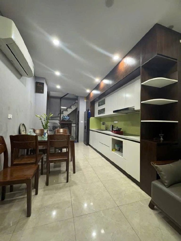 PHÙNG CHÍ KIÊN 30M x5 TẦNG 8,8 TỶ-PHÂN LÔ,Ô TÔ TRÁNH NHÀ DÂN XÂY,2 THOÁNG,FULL NỘI THẤT