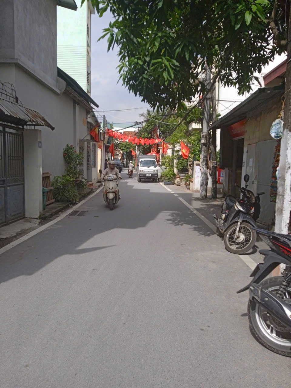 Bán nhà Kim Chung 5 tỷ - Ô tô vào nhà, lô góc, 5 tầng