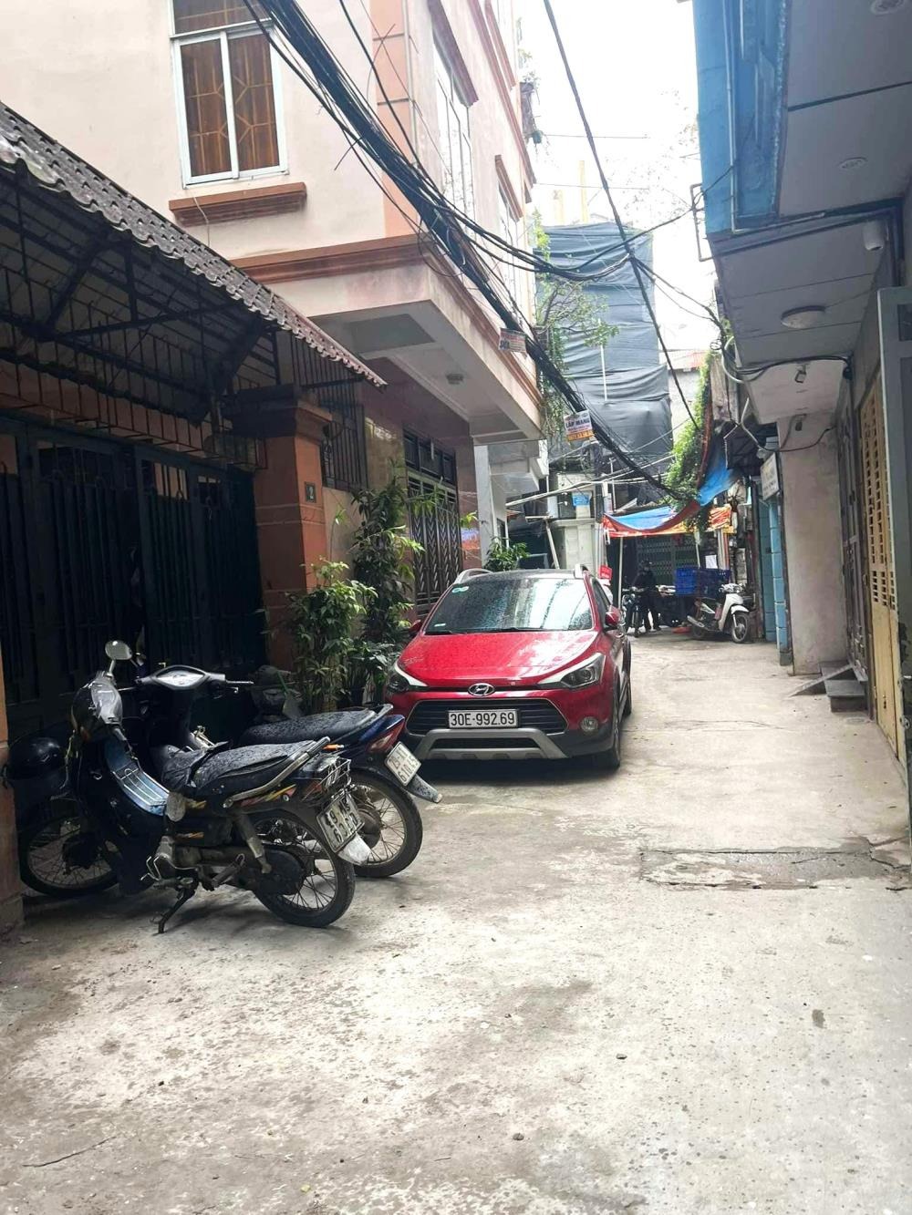 Nhà 9 tỷ Đống Đa - Oto Đỗ Cửa - Lô Góc - Ngõ Thông - Kinh Doanh