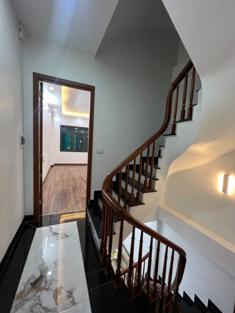 Nhà 9 tỷ Đống Đa - Oto Đỗ Cửa - Lô Góc - Ngõ Thông - Kinh Doanh