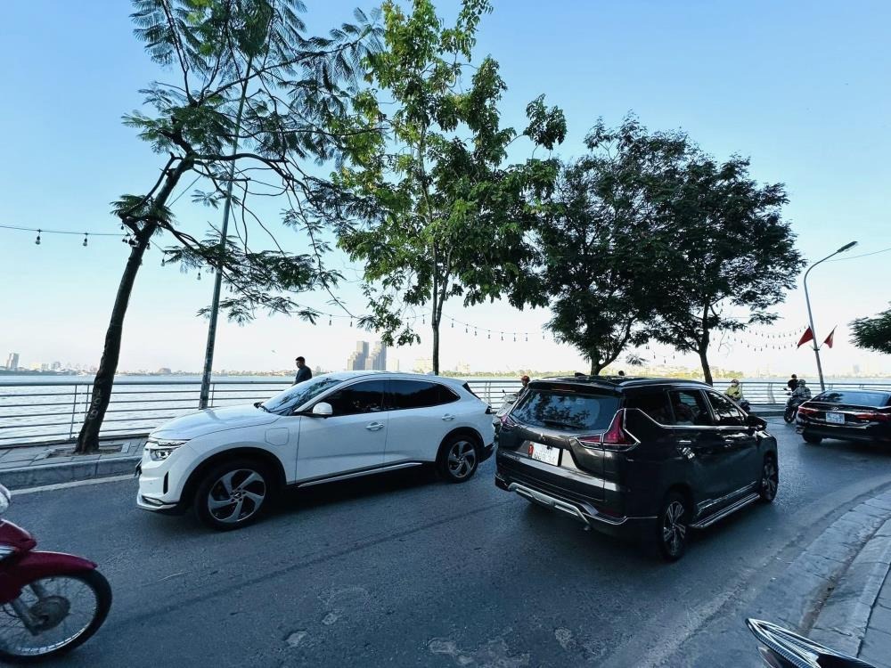Bán Nhà Mặt Phố Trích Sài Tây Hồ 75m2, 5 Tầng, View Hồ - 50.5 Tỷ