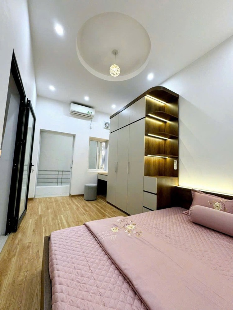 Nhà đẹp cần bán gấp, gần oto, vài bước ra hồ Hoàng Cầu