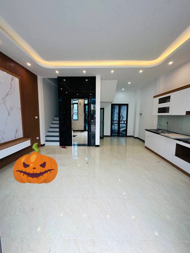 Bán nhà Phú Thượng 56m² 5 tầng, thang máy, ô tô đỗ cửa - 10 tỷ