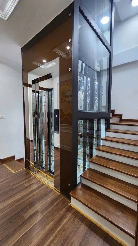 Bán nhà phân lô Phùng Chí Kiên - Cầu Giấy, vỉa hè ô tô tránh đỗ, thang máy, gara, kinh doanh,
