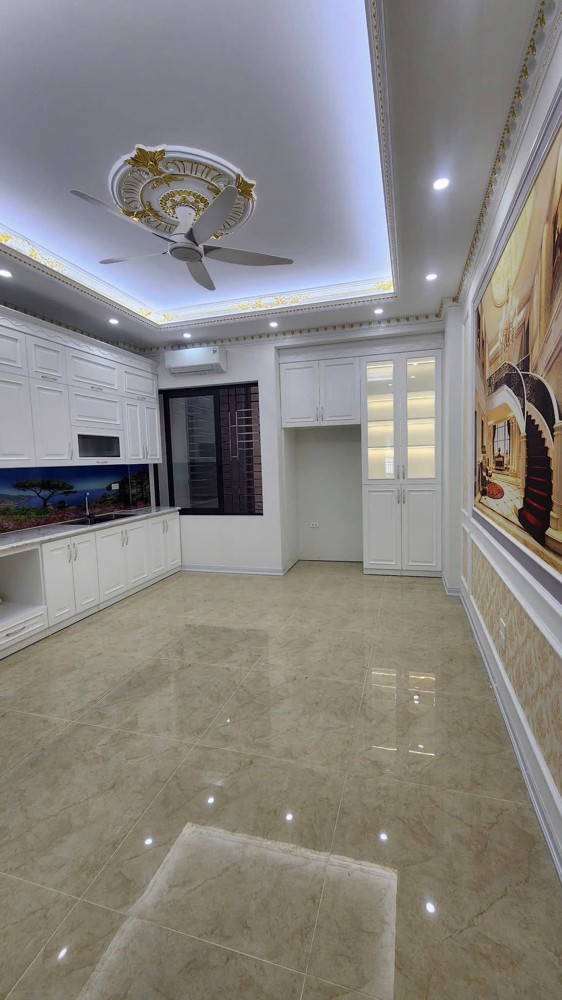 Bán nhà phân lô Phùng Chí Kiên - Cầu Giấy, vỉa hè ô tô tránh đỗ, thang máy, gara, kinh doanh,