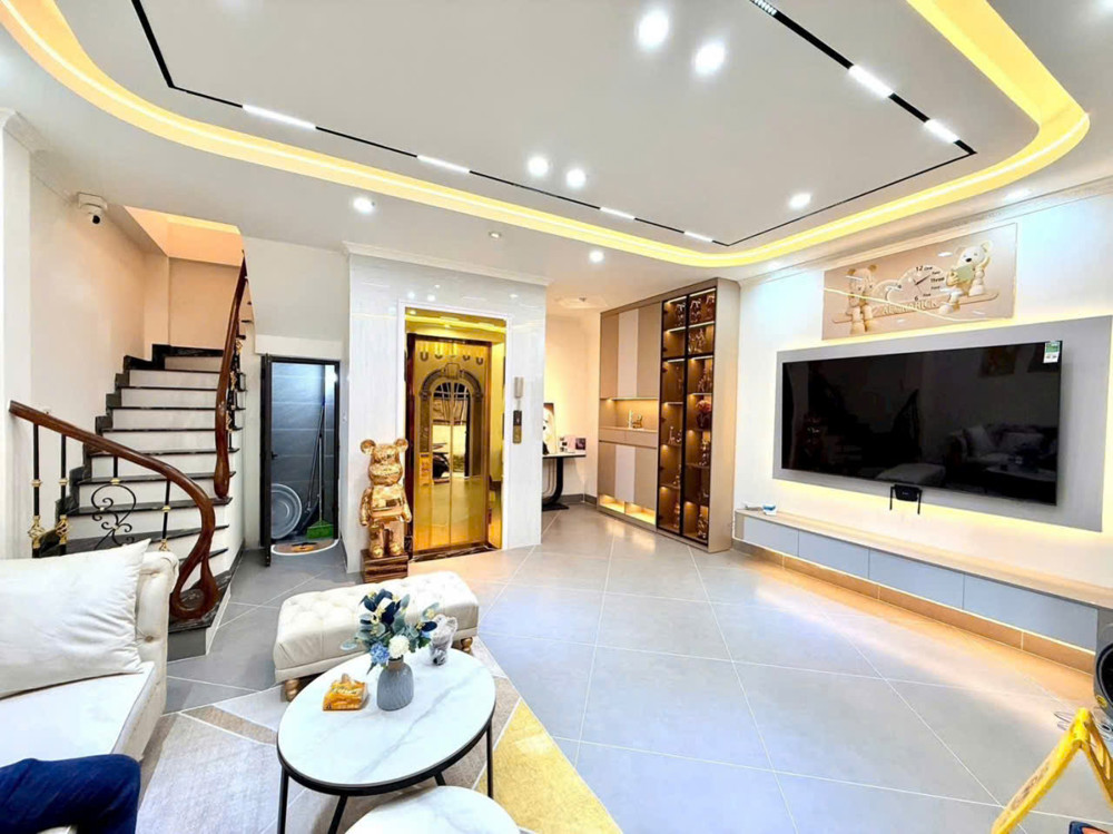 7 TẦNG THANG MÁY -  MẶT TIỀN RỘNG - NỘI THẤT CHÂU ÂU - FULL ĐỒ -Thịnh Quang , Đống Đa 40m. giá 14.8